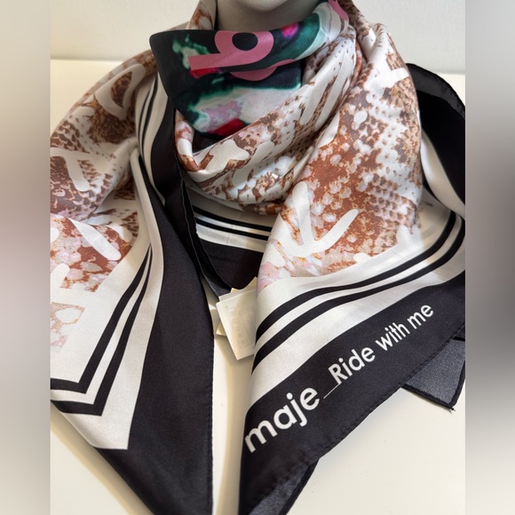 New-MAJE
Erose Large Silk Scarf In Multicolor - Picture 3 of 16